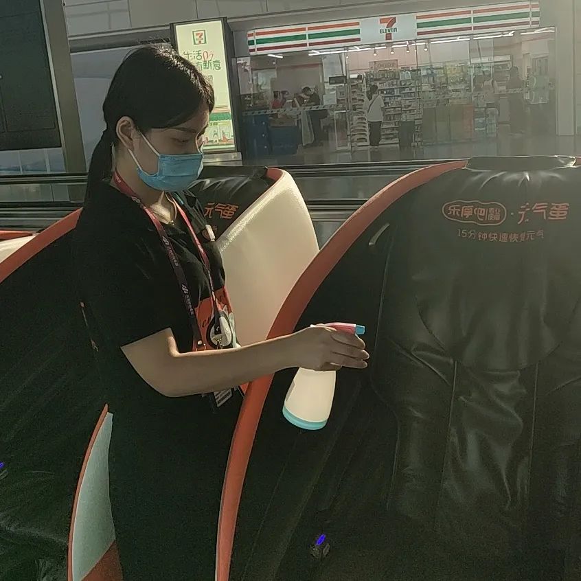 高标准、严要求!守护机场公众卫生环境,乐摩吧在行动! 高标准、严要求!守护机场公众卫生环境,乐摩吧在行动!